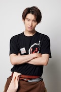 小松真吾役の向井康二。