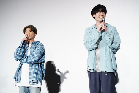 左から入野自由、内山昂輝。