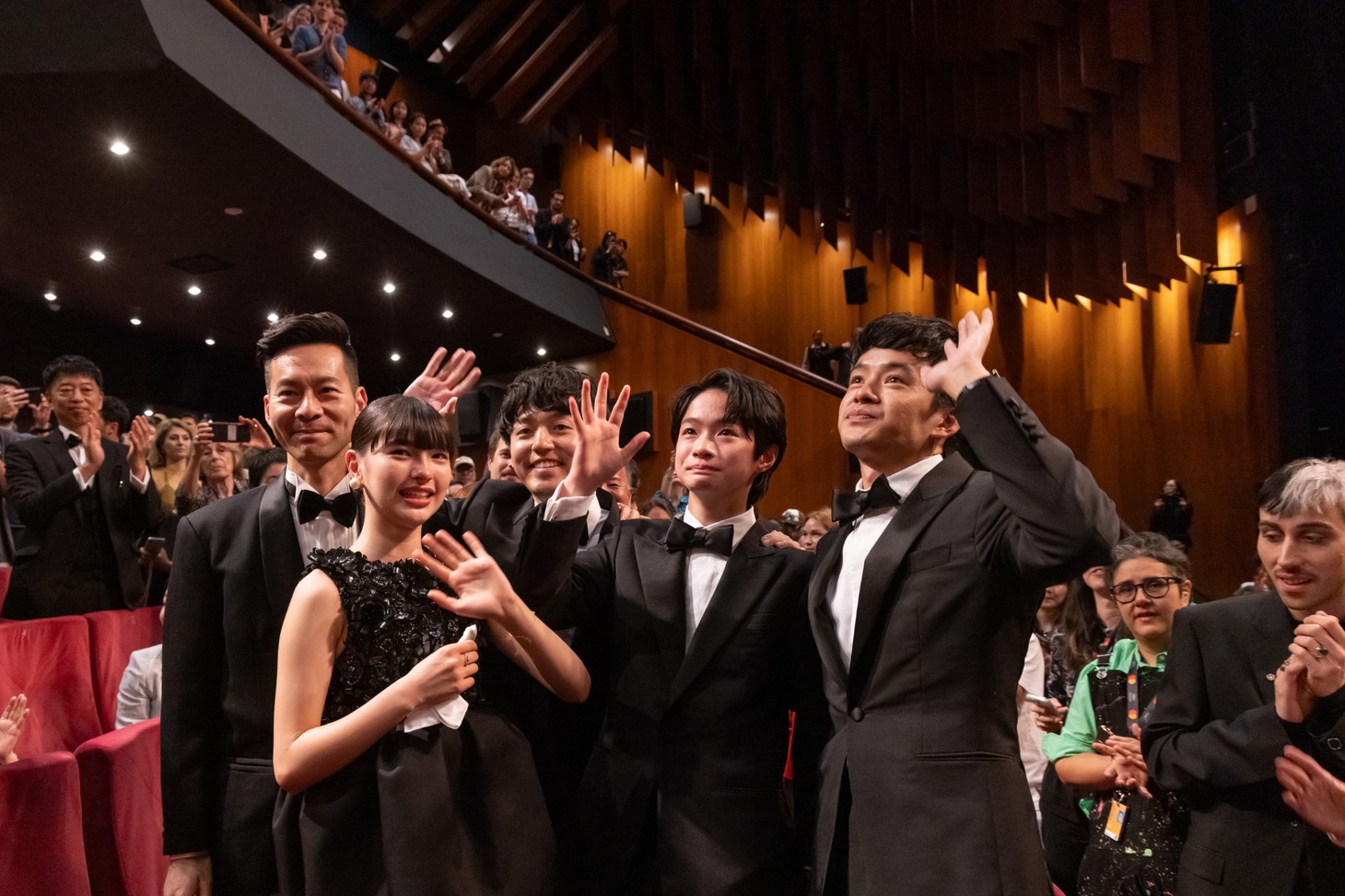 第77回カンヌ国際映画祭にて、ぼくのお日さま」公式上映の様子。