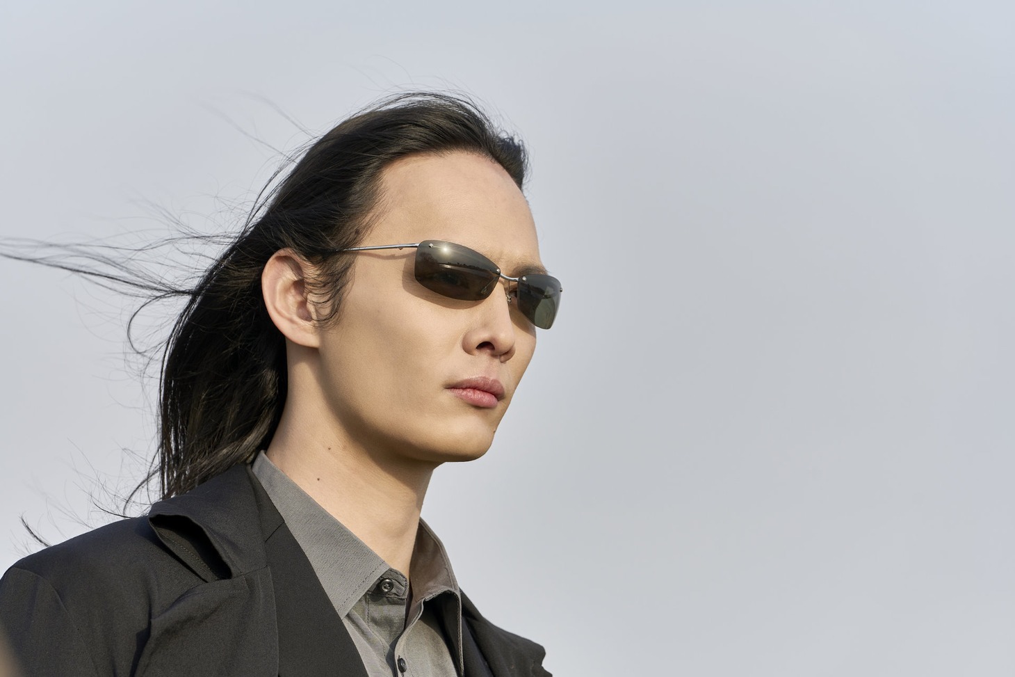 「逃走中 THE MOVIE」より、岡宏明演じる謎の男。