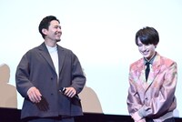 「俺が言ったあとだからまとまってるじゃないか！」と訴える小柳心（左）と、笑顔で見守る阿久津仁愛（右）。