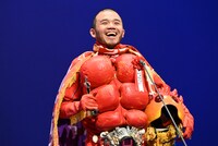 新人男優賞（南俊子賞）を受賞したアフロ。