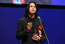 主演男優賞を受賞した東出昌大。