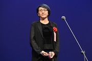 監督賞を受賞した荻上直子。