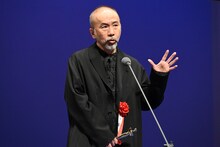 「ほかげ」で作品賞を受賞した塚本晋也。