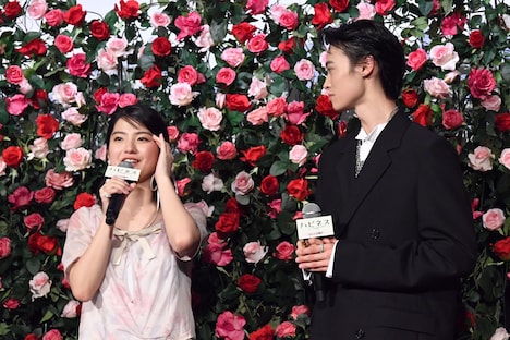 左から蒔田彩珠、窪塚愛流。