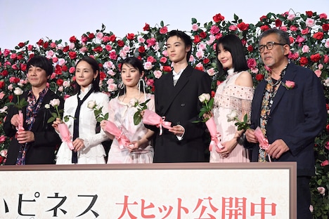 「ハピネス」公開記念舞台挨拶の様子。