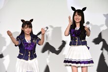 左から上坂すみれ、小倉唯。