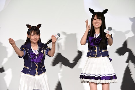 左から上坂すみれ、小倉唯。