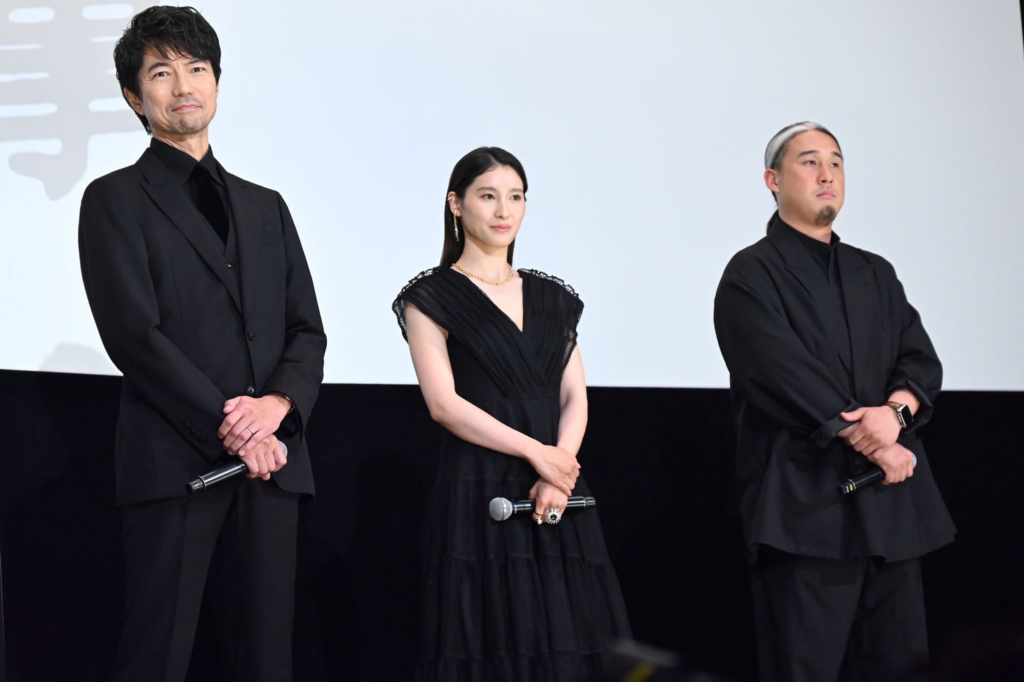 左から仲村トオル、土屋太鳳、原廣利。