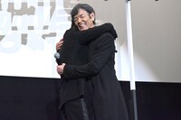 舘ひろし（奥）と柴田恭兵（手前）。