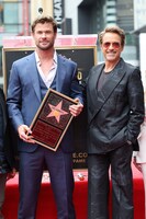 左からクリス・ヘムズワース、ロバート・ダウニー・Jr.。