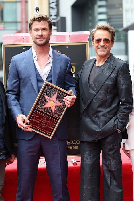 左からクリス・ヘムズワース、ロバート・ダウニー・Jr.。