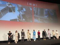 「デッドデッドデーモンズデデデデデストラクション 後章」初日舞台挨拶の様子。