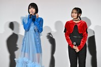 左からあの、幾田りら。