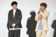 左から内山昂輝、入野自由。