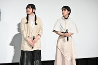 左から島袋美由利、大木咲絵子。