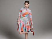 本宮密子役の福原遥。