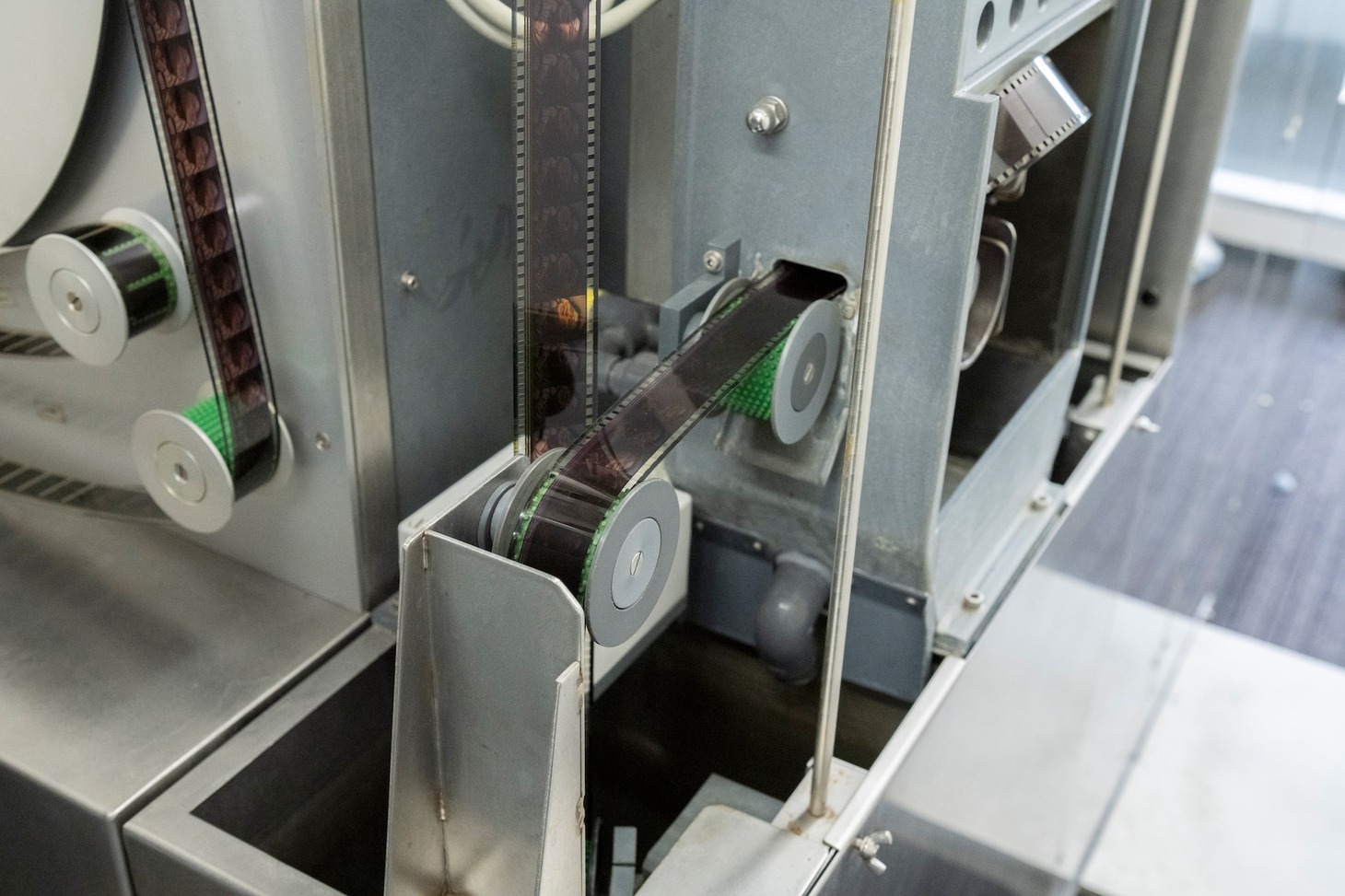 フィルムのクリーニング機器の一部。