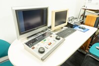 字幕のテキストデータ作成に使用されるパソコン。