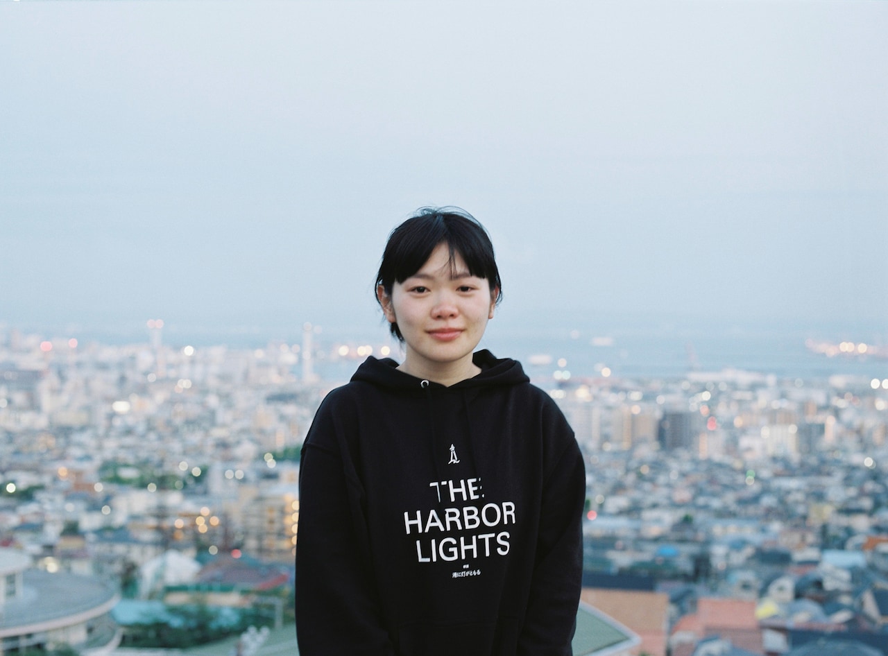 富田望生が尊い日々を過ごした映画「港に灯がともる」クランクアップ、音楽は世武裕子