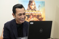 ジョージ・ミラーと対談する原哲夫。