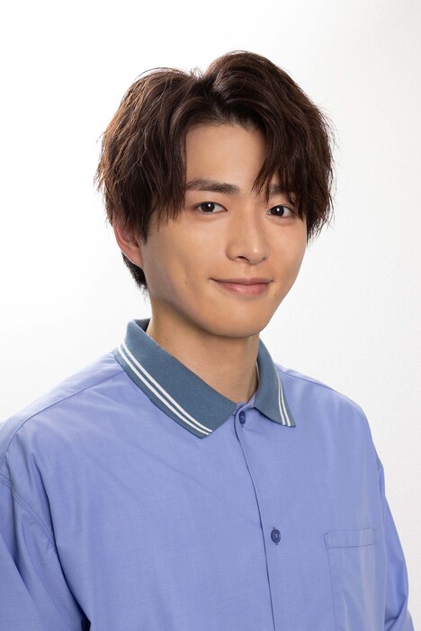 安達順平役の白洲迅。