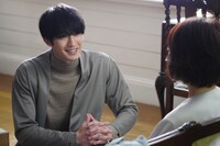 「世にも奇妙な物語'24 夏の特別編」で放送される「追憶の洋館」より、ジェシー演じる星野明。