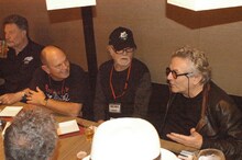 来日時のジョージ・ミラー（右）。（提供：マクラウド）