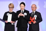 左から磯山晶、阿部サダヲ、金子文紀。