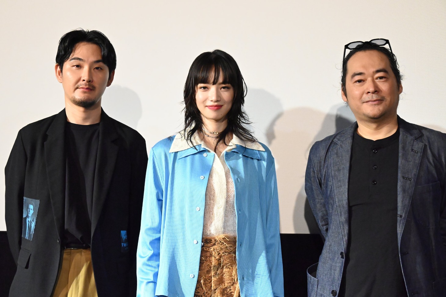 「わたくしどもは。」公開記念舞台挨拶の様子。左から松田龍平、小松菜奈、富名哲也。