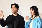 松田龍平(左)と小松菜奈(右)。