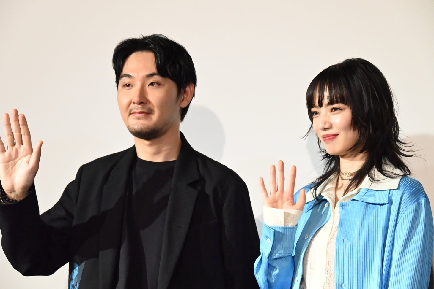 松田龍平（左）と小松菜奈（右）。