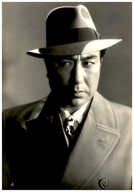 「悪魔が来りて笛を吹く」より、片岡千恵蔵演じる金田一耕助。