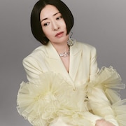 松雪泰子が華麗なる“大変身”、「マル秘の密子さん」で福原遥とタッグ