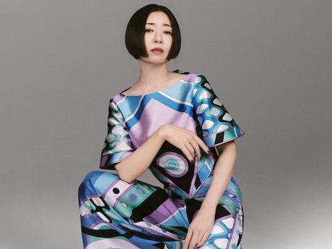 今井夏役の松雪泰子。