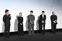 左から安田顕、杉咲花、萩原利久、豊原功補、原廣利。