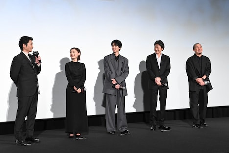 左から安田顕、杉咲花、萩原利久、豊原功補、原廣利。