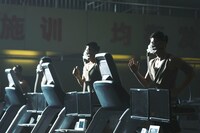 「ボーン・トゥ・フライ」新場面写真