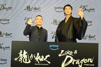 竹内涼真（右）と武正晴（左）。