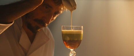 「美食家ダリのレストラン」場面写真