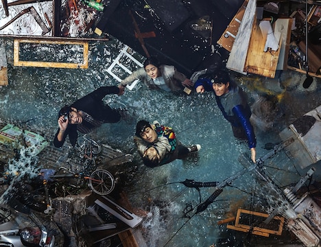 「奈落のマイホーム」場面写真 (c) 2021 SHOWBOX AND THE TOWER PICTURES, INC. ALL RIGHTS RESERVED.