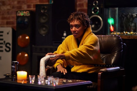 「TALK TO ME／トーク・トゥ・ミー」場面写真