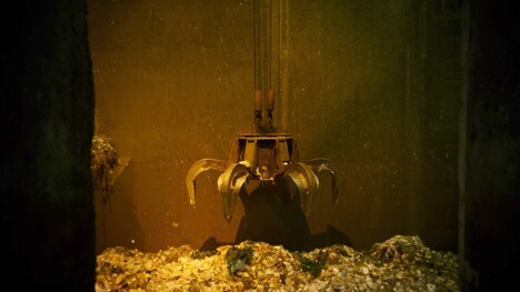 「ゴミ屑と花」場面写真