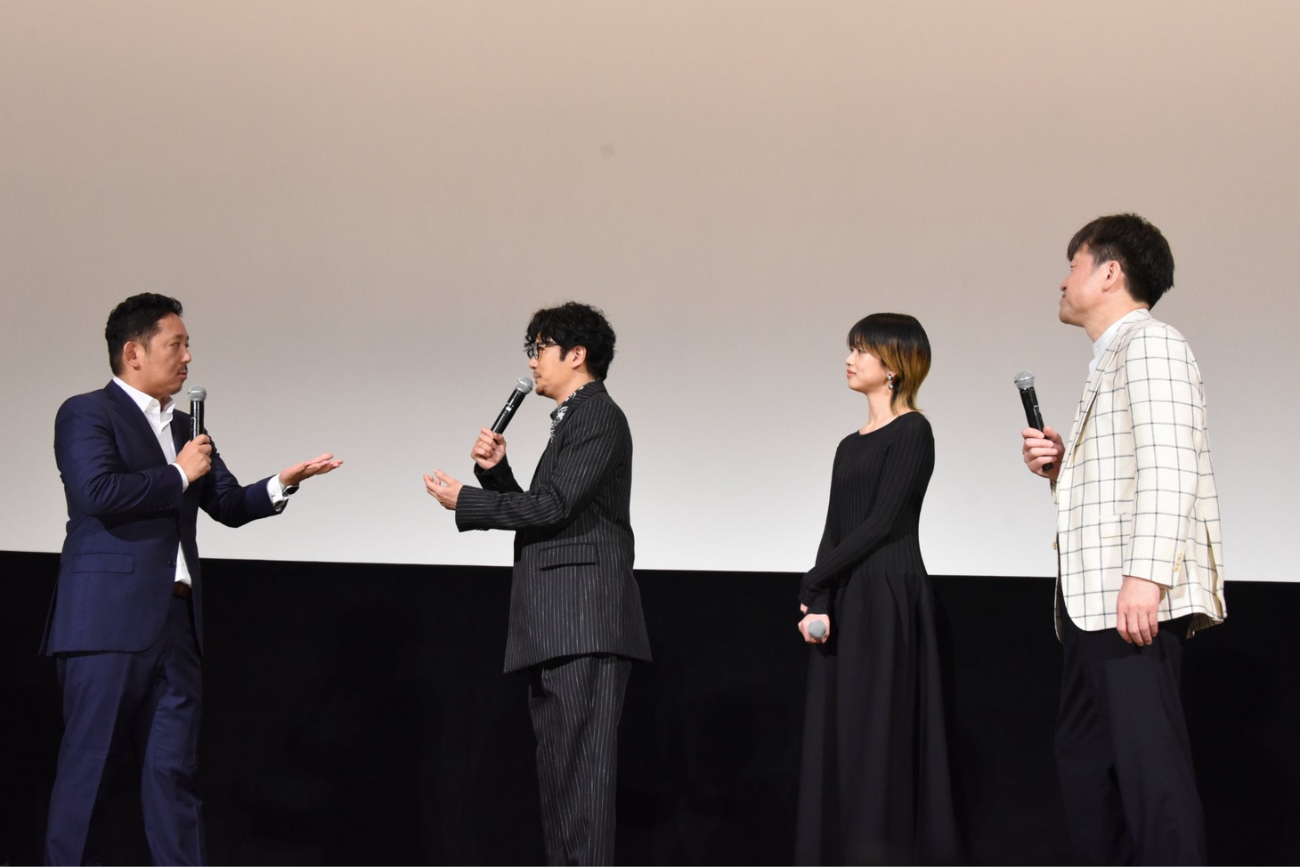 左から入江悠、稲垣吾郎、河合優実、佐藤二朗。
