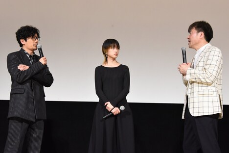 左から稲垣吾郎、河合優実、佐藤二朗。