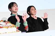 左から早瀬憩、瀬田なつき。