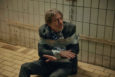 マチュー・アマルリック演じるティボー・ラヴァル。