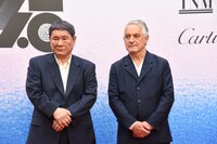 左から北野武、エルベ・シャンデス。