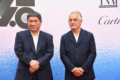 左から北野武、エルベ・シャンデス。